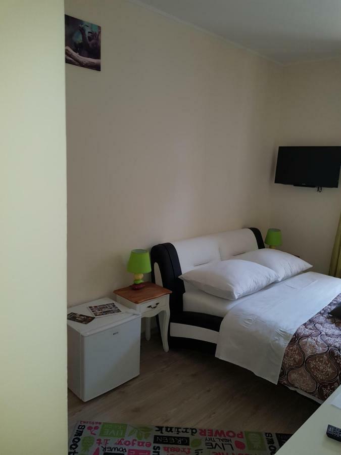 Elg Rooms Postojna Exterior photo