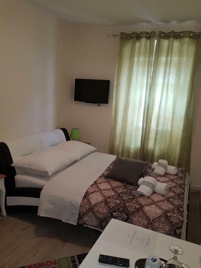 Elg Rooms Postojna Exterior photo