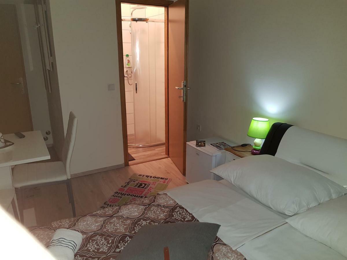 Elg Rooms Postojna Exterior photo