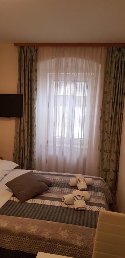 Elg Rooms Postojna Exterior photo